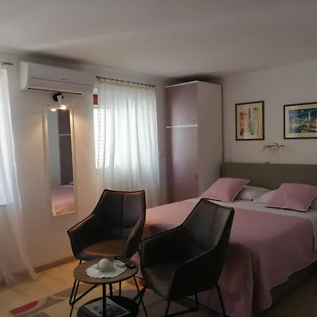 With Parking Space - 2476 Apartman