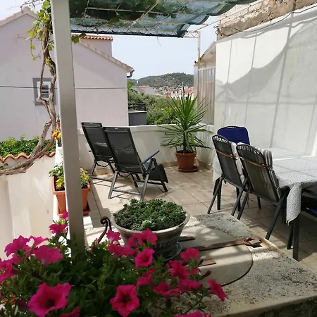 Apartman With Parking Space - 2476 Vis